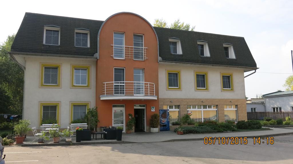 Hotel Ned Hockey Nymburk Exteriör bild